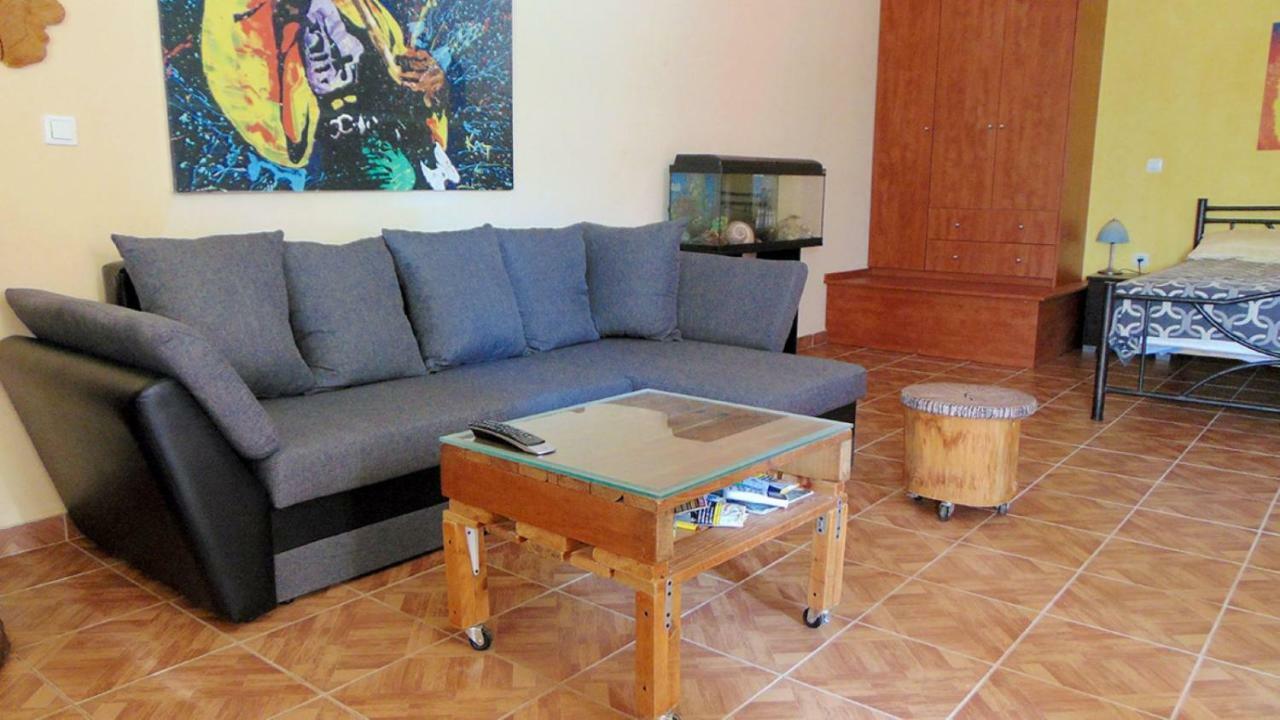 Village Life Studio Kanakades Екстер'єр фото